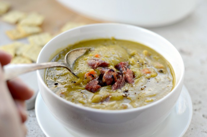 Recipe for pea soup using ham bone